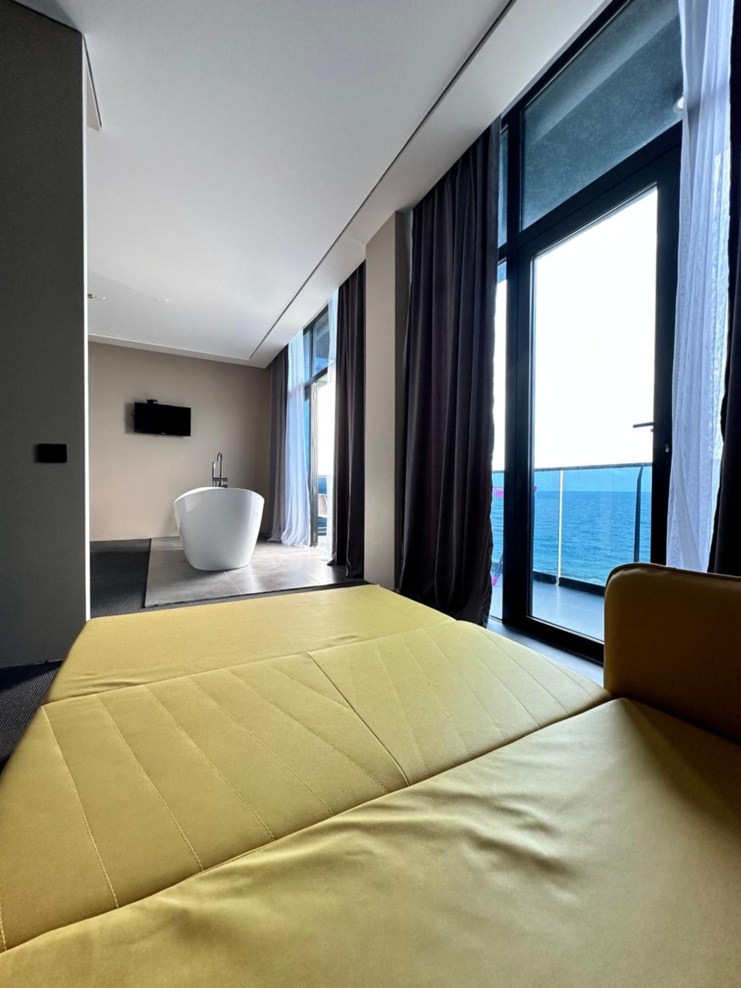 Hotel Black Sea 코불레티 외부 사진